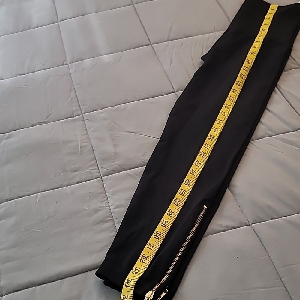 Spanx Look At Me Now Seamless Side Zip Leggings. - Picture 8 of 10